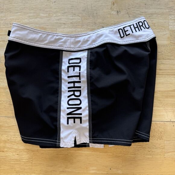 Dethrone Royalty Mixed Martial Arts Shorts Black & White Size 34 2.5” Inseam EUC - Picture 5 of 12